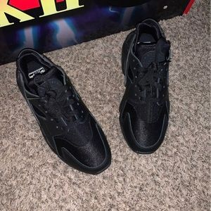 Nike Air Huarache Shoes in Black
